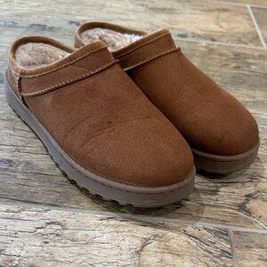White Mountain Brown slippers